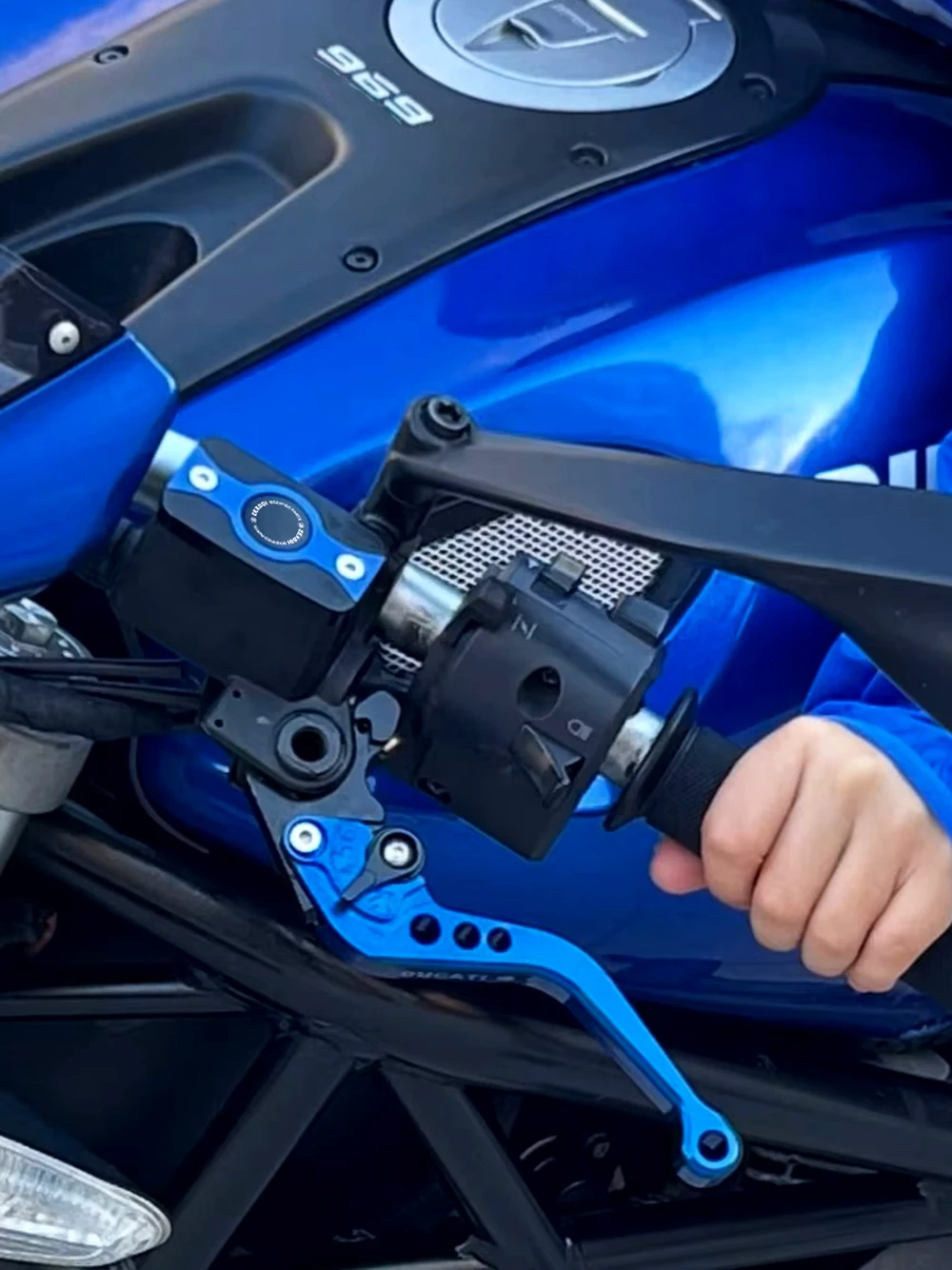 Für Ducati MONSTER 821 796 795 696 695 Scrambler 1100 800 797 Motorradzubehör Bremsflüssigkeitsbehälter-Deckel Öleinfülldeckel – Detail 4
