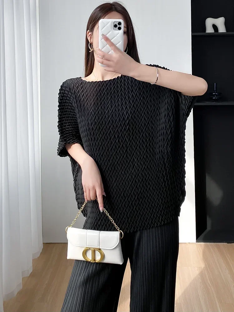 Miyake Style Pleats T-shirt Women's Summer 2025 New High-end Pleated Loose Large Yards Thin Bat Sleeve Round Neck Pullover Tops