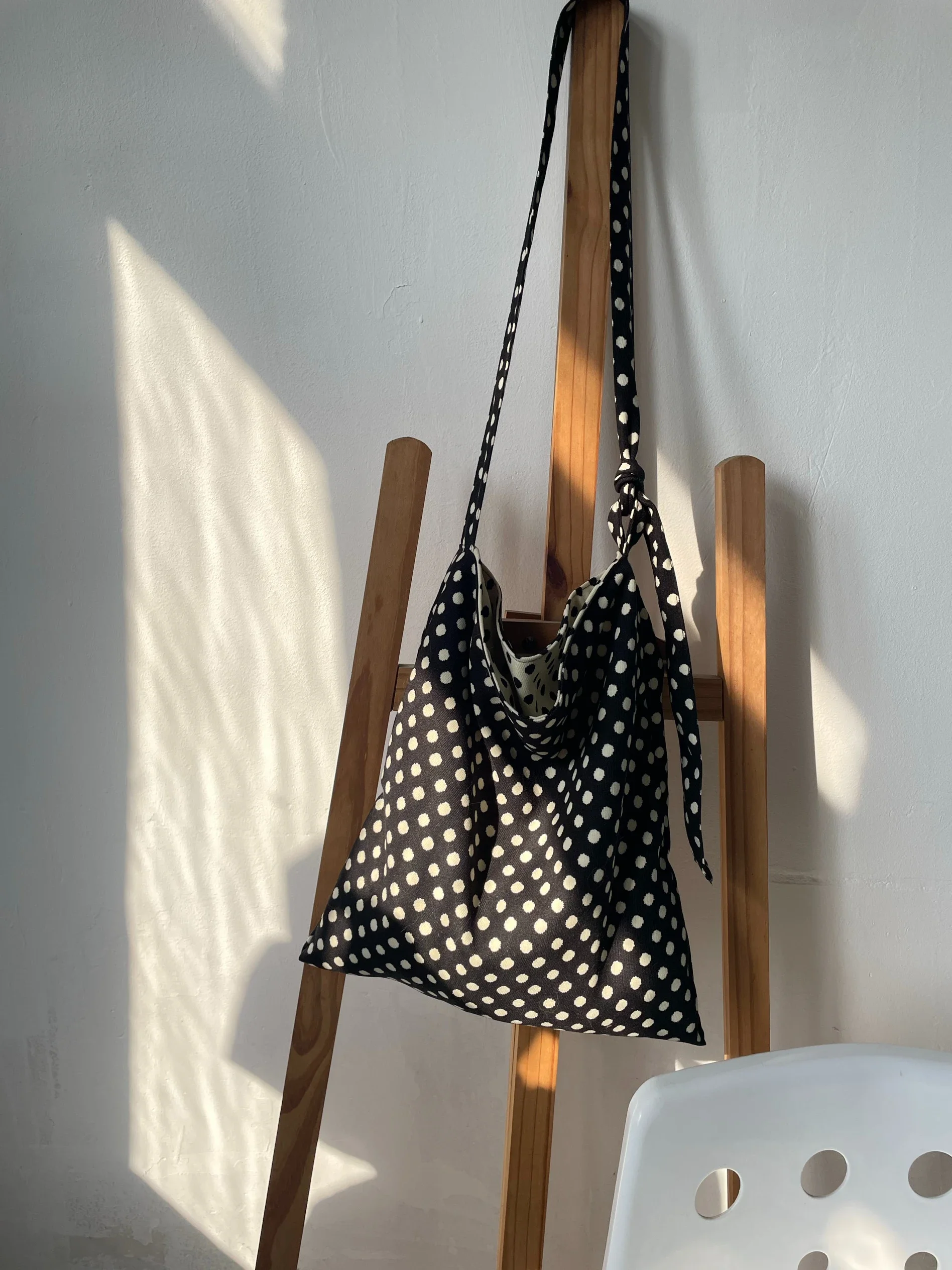 Niche Double-sided Black White Polka Dot Bags Female Shoulder Bag Casual All-match Retro All-match Simple Canvas Bags