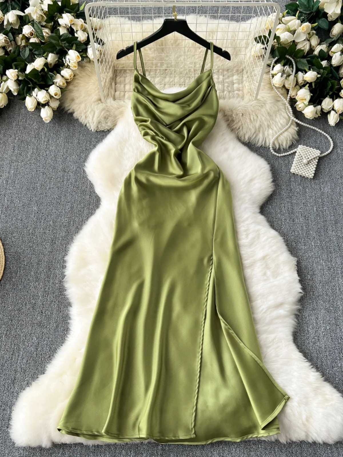 エレガントでセクシーなライト成熟スタイルドレス女性の官能的なスイングカラーストラップサテンロングスカート通勤韓国語バージョン A ラインスカート