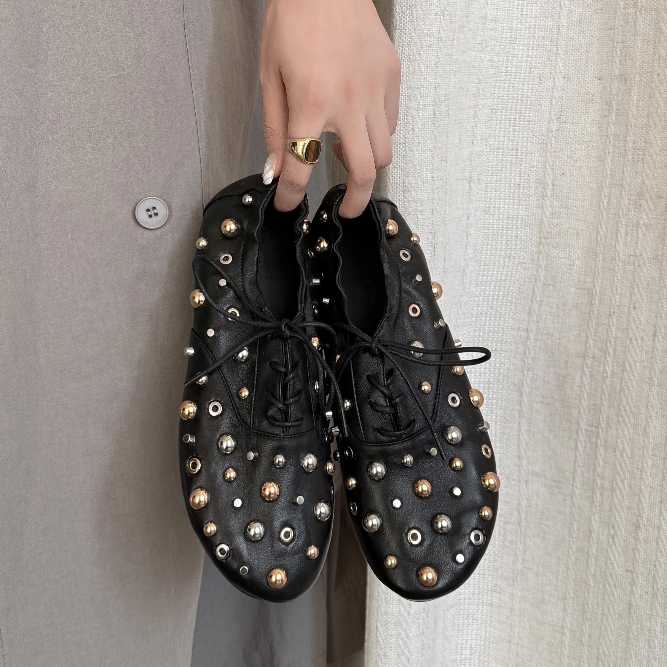 Brogue Shoes Women Genuine Leather Wintip Round Toe Cross-Tied Soft Sole Ladies Derby Shoes Handmade Golden Silver Studs Flats