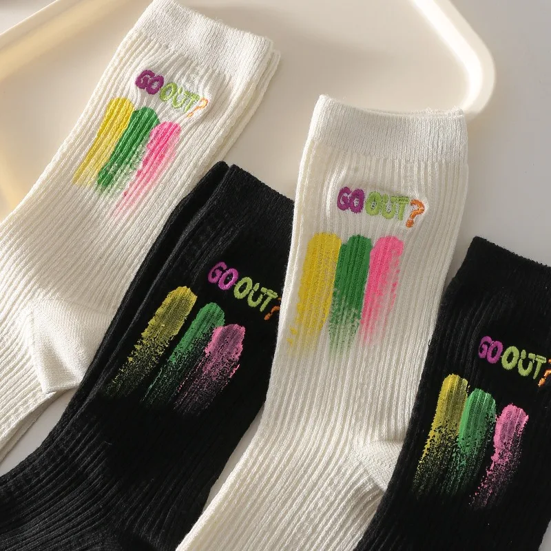 New painted graffiti medium tube socks, women's sports and leisure letter socks