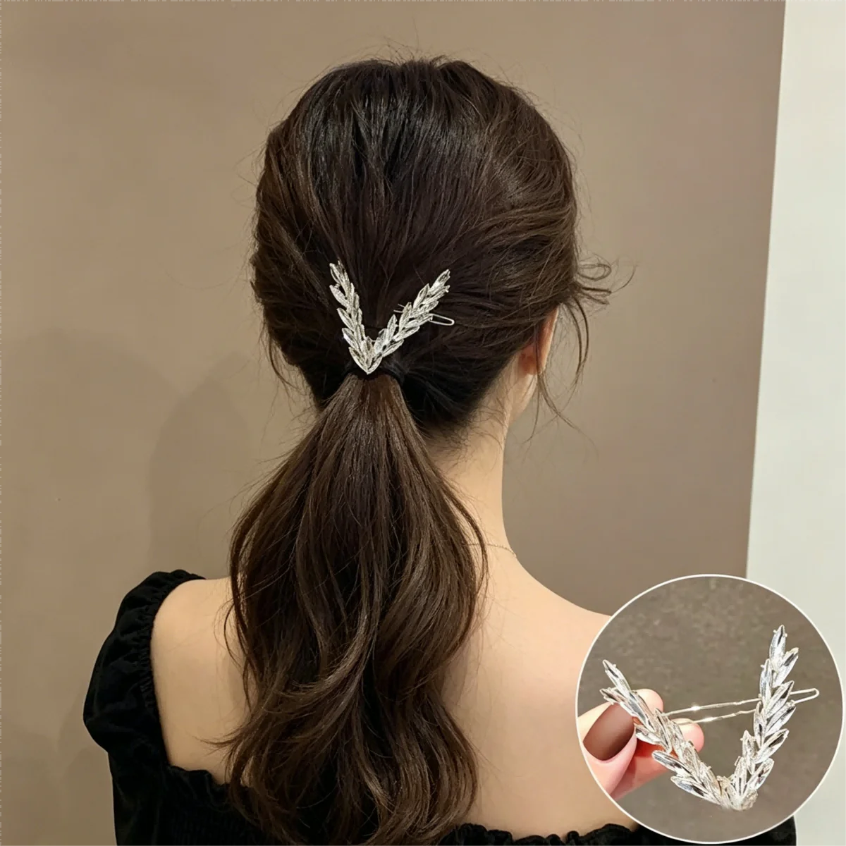 

Sparkling Crystal V Shape Hair Clip, premium Korean fashion hair accessories for ladies. Features dazzling crystal details and fine craft, lightweight and versatile. Suitable for daily wear, photography props and retail sales in jewelry shops.