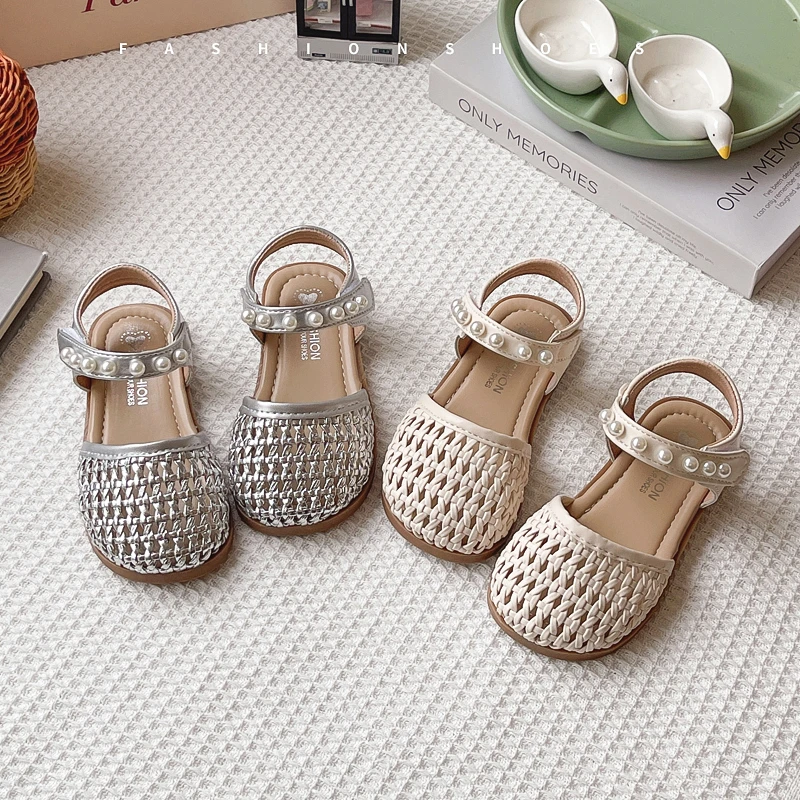 

Детская повседневная обувь, сандалии с бантом и кристаллами, летние туфли из искусственной кожи с блестками для девочек, бежевые, серебристые туфли, размер 26-36