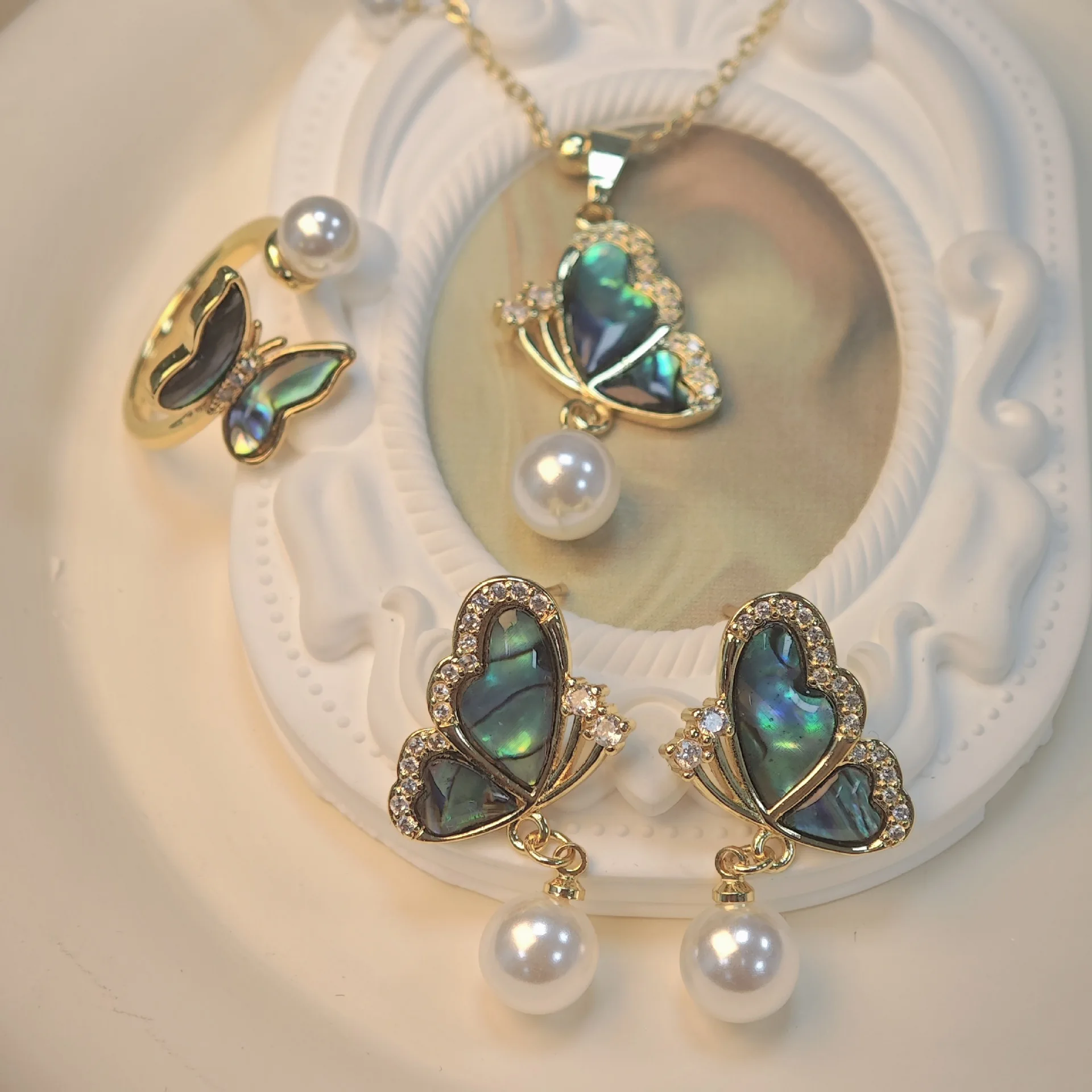 

Natural Freshwater Pearl Earrings Colorful Abalone Shells Dynamic Pearls 14K Gold-Plated S925 Pure Silver Needles