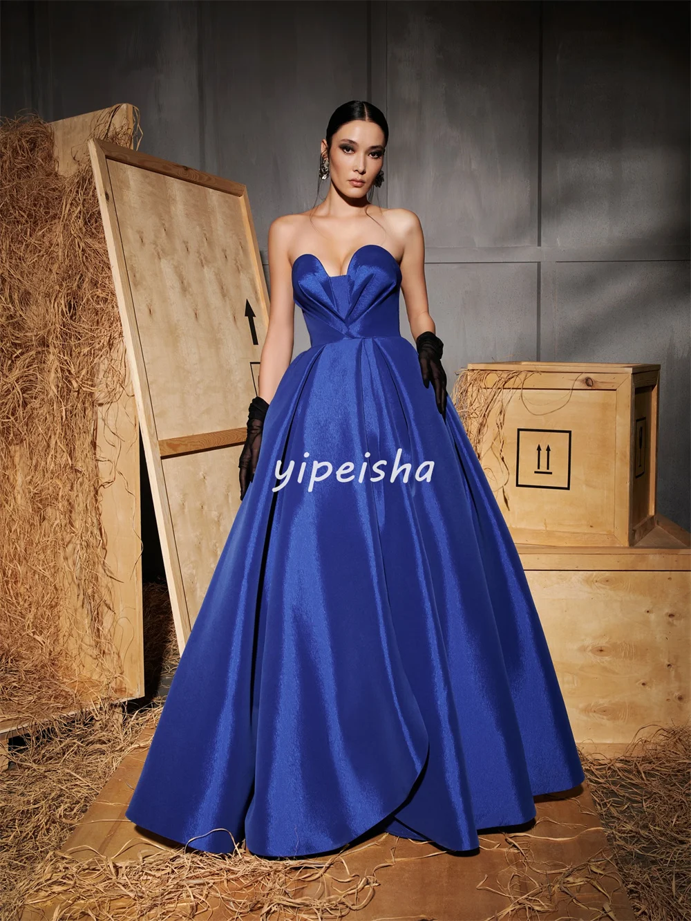 تخصيص الطراز الحديث الكلاسيكي Charmeuse الطية ألف خط الحبيب فساتين طويلة مخصصة فساتين المناسبات جودة عالية رائعة