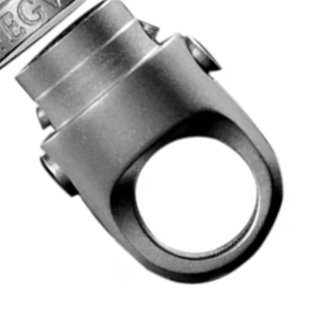 L67A Pro Titanium Alloy Magnetic Suction Car Keychain Key Ring Men Can Rotate 360° Quick Release Key Chain Push Pull Buckle