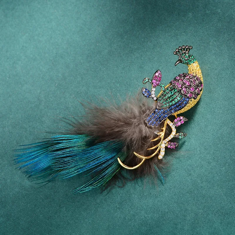 Elegant Feather Peacock Brooch Women\'s Delicate Accessories Luxury Pin High-grade Corsage Crystal Gift Corsage
