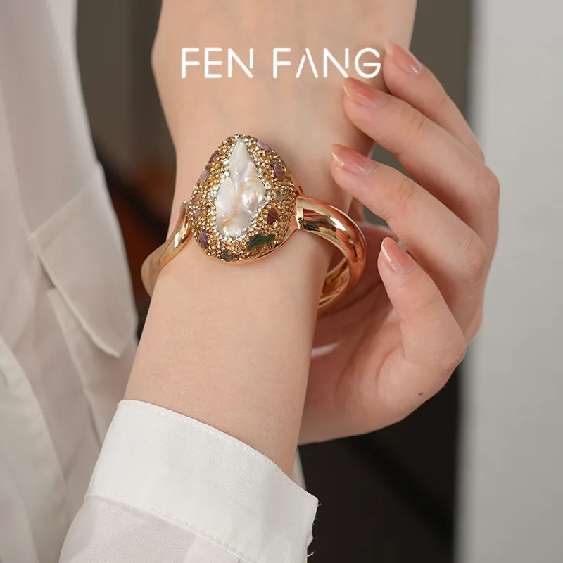 women's-bracelet-with-a-unique-baroque-pearl-design