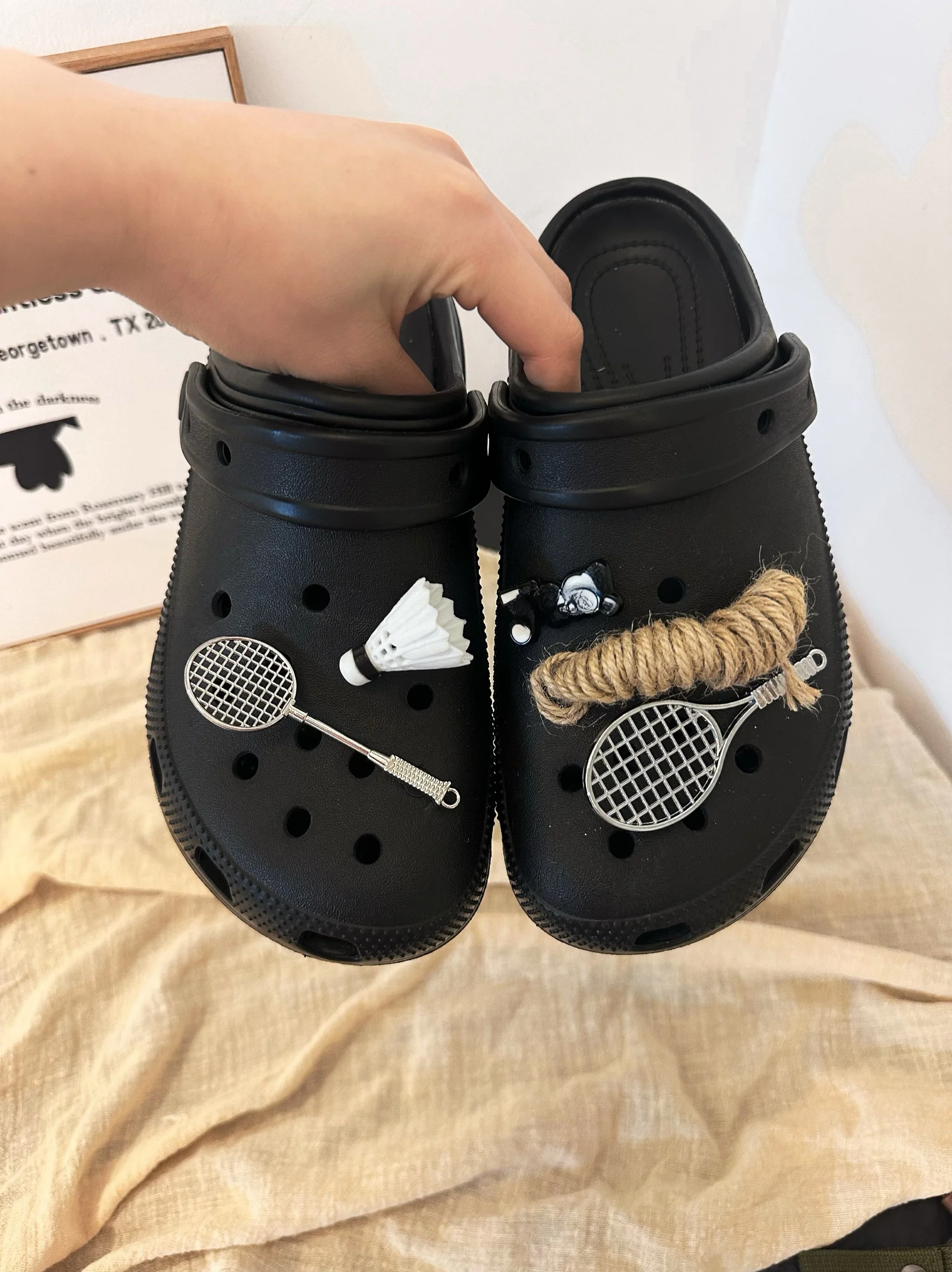 acessorios-originais-para-badminton-sapatos-clog-e-calcados-esportivos-de-fitness-para-homens-e-mulheres-com-detalhes-decorativos-azuis