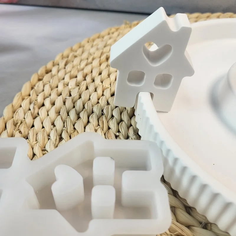 Love House Ornaments Plug-in Silicone Mold 4 Even Chimney Small House Molds Gypsum Cake Mould Love House Table Decor