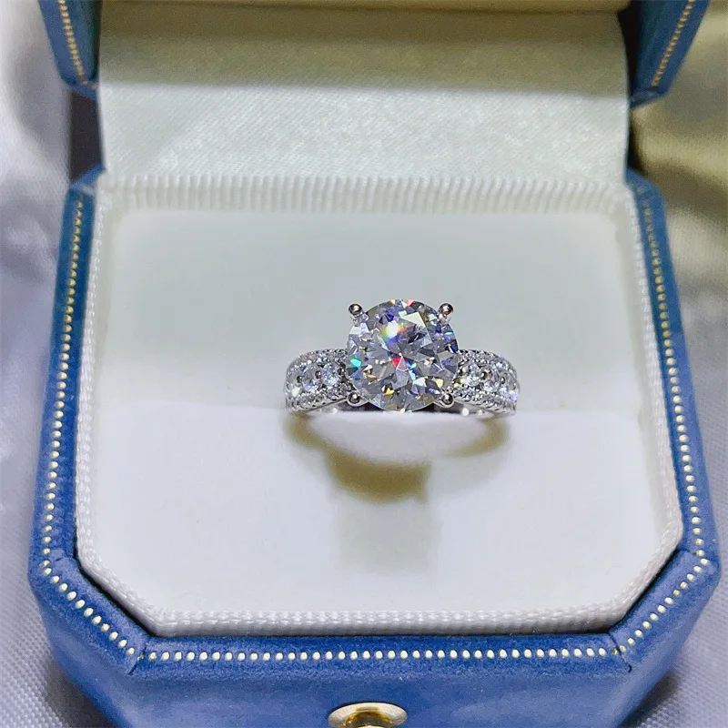 

Comfortable Wearing 4-Prong Round Ring For Women 3ct Moissanite PT950 Platinum | Skin-friendly platinum, pressure-free all day