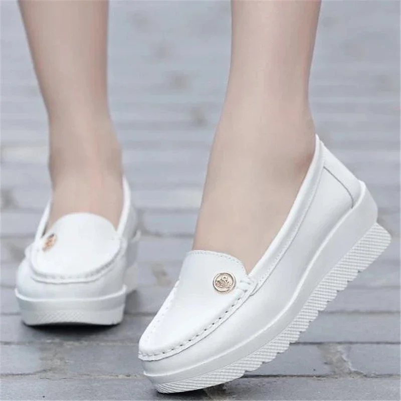 Fashion Breathable Mom Shoes Women Genuine Leather Shoes with Low Heels Slip on Casual   Women Loafers Soft Nurse Shoes