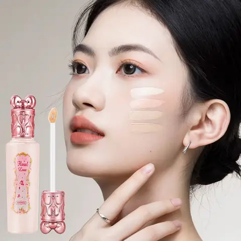 Corrector iluminador Hua Yin Ji, un aspecto rosa tierno de una chica de piel clara, maquillaje nude natural y un aspecto natural