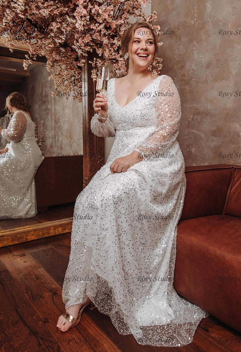 Luxury Beaded Plus Size Wedding Dresses A-line Bridal Gown Deep V-neck Long Sleeves Bride Dress Customized Robe de Mariee