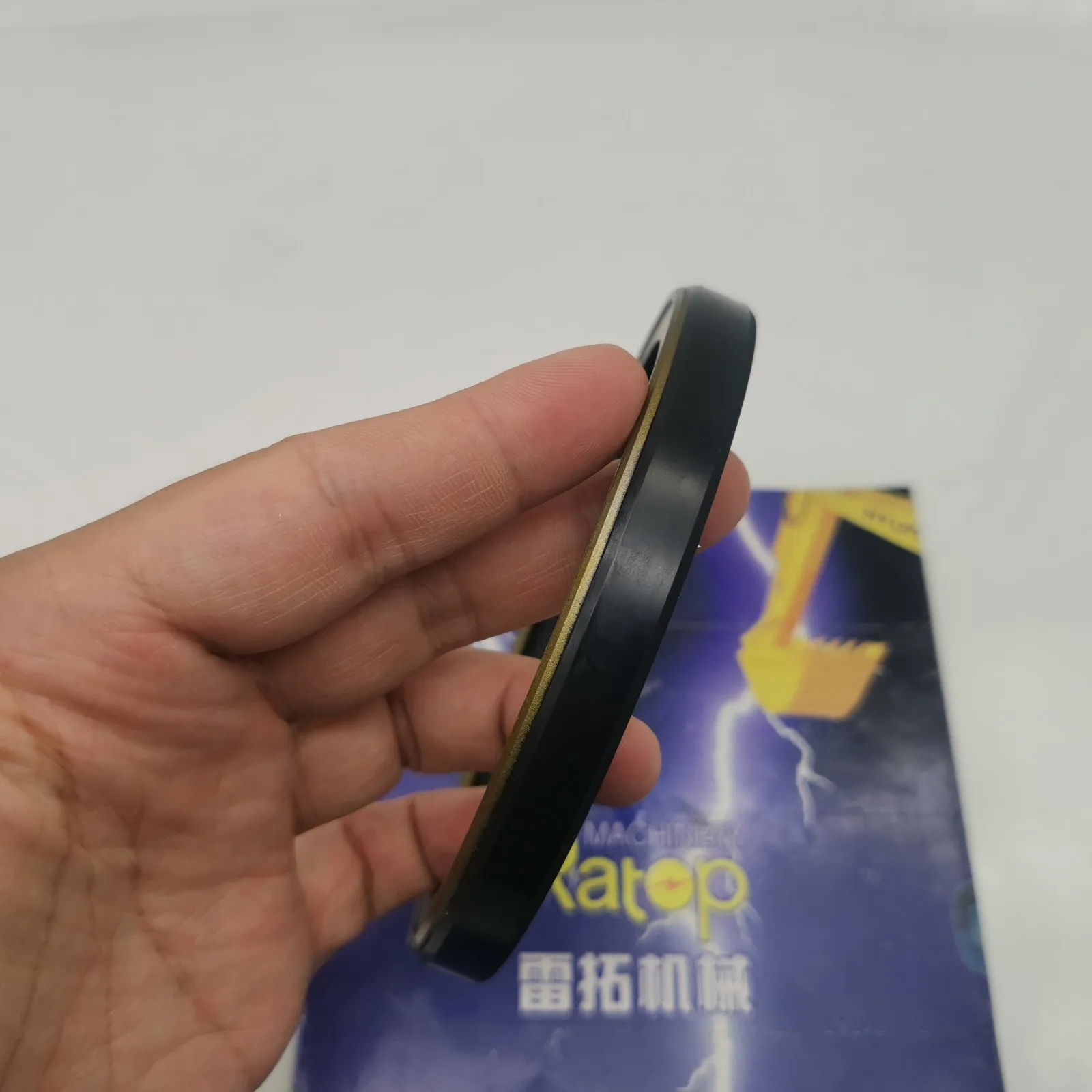 High Quality  R210-7 R180W9A R180W9S R200W7 R200W7A  XKAQ-00032 xkaq-00032 Swing Motor Oil Seal AP4063B
