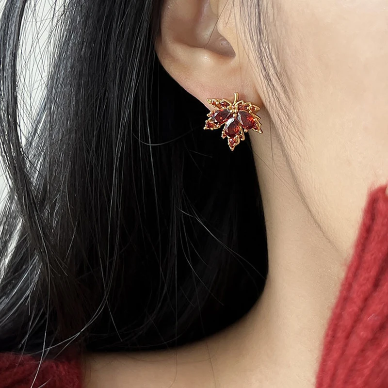 Fashion New Red Maple Leaf Earrings Light Luxury Temperament Simple Personality Women Party Earrings