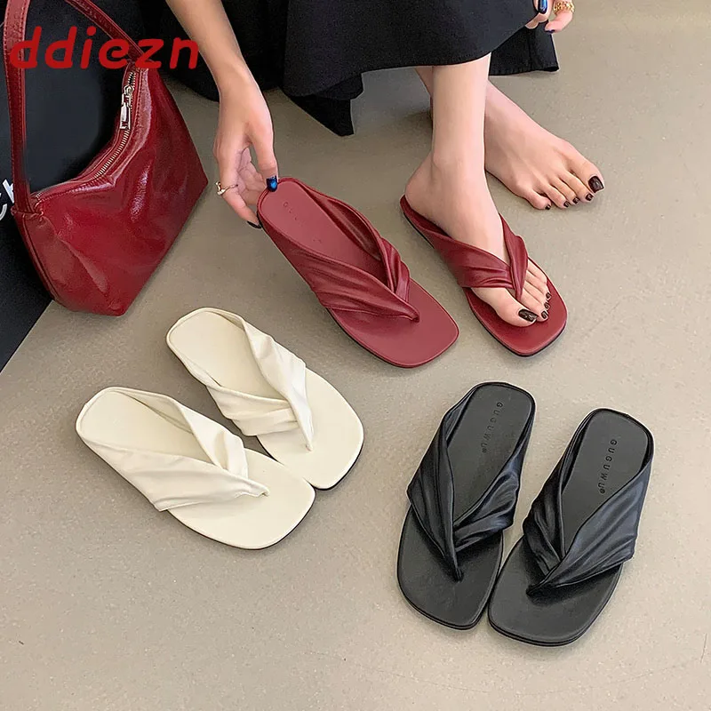 

New 2026 Summer Beach Flip Flops Slides Slippers For Women Fashion Female Outdoors Sandals Luxury Ladies Flats Slippers Shoes