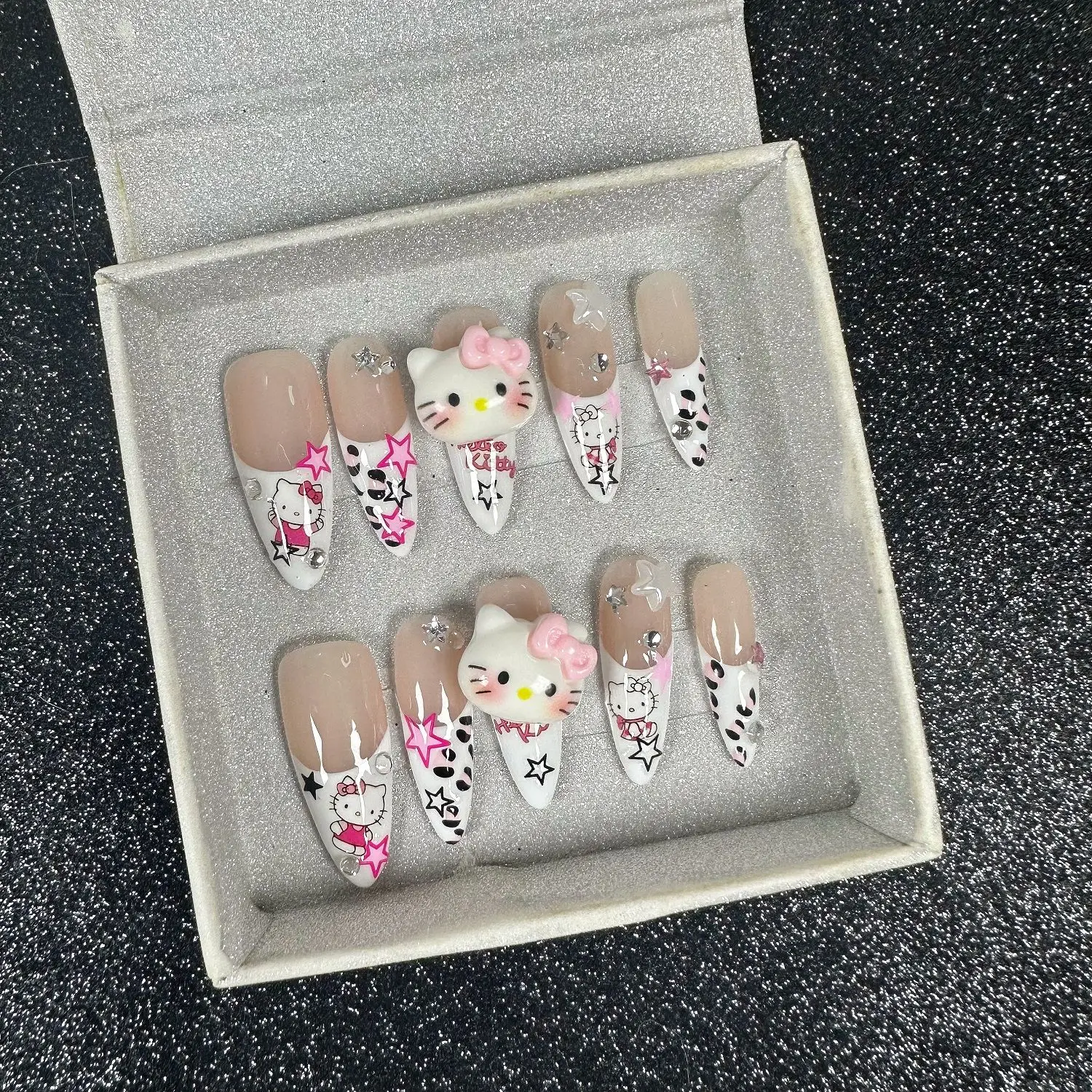 Ins New Sanrioed Hellokittyed Pink Leopard Print Fake Nail Stickers Hot Girl Harajuku Style Y2K Kittys French Removable Nail Tip