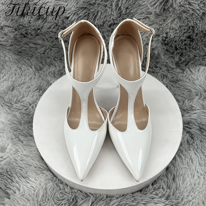 Tikicup Damen-Pumps aus weißem Lackleder mit spitzer Zehenpartie, T-Riemen, Knöchelschnalle, Stiletto-Absätze, schicke Party- und Hochzeitskleider-Pumps