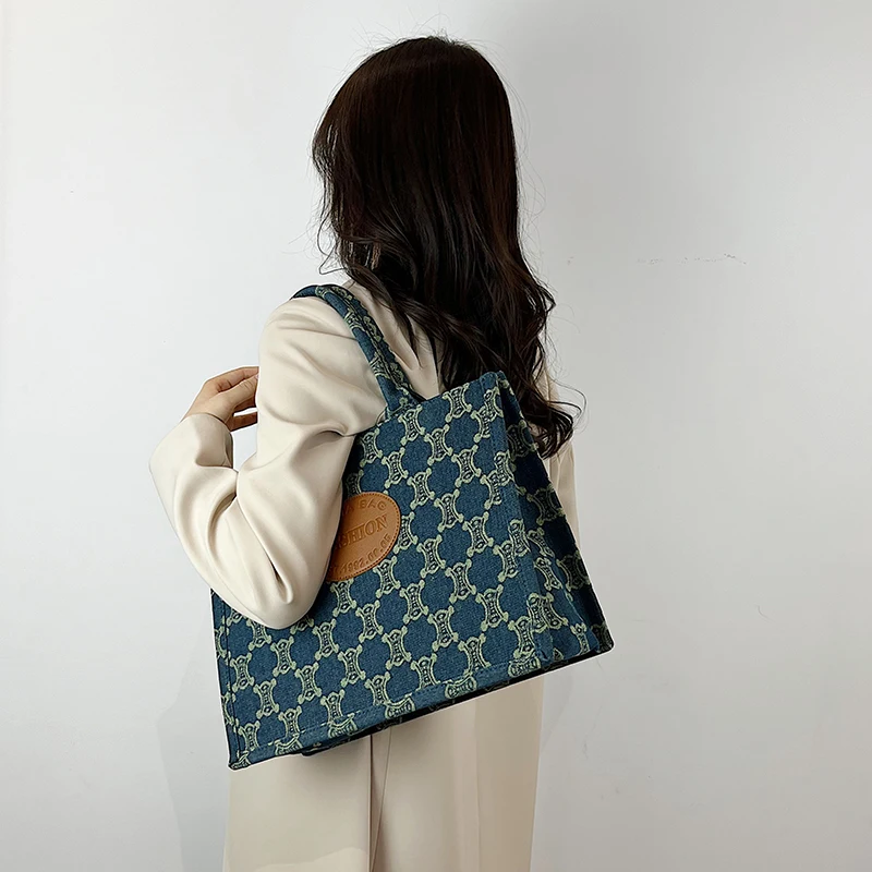 

Women's Leather Crossbody Bag By Famous Designer Popular Classic Elegant Luxury Brand For Ladies Chic And Versatile