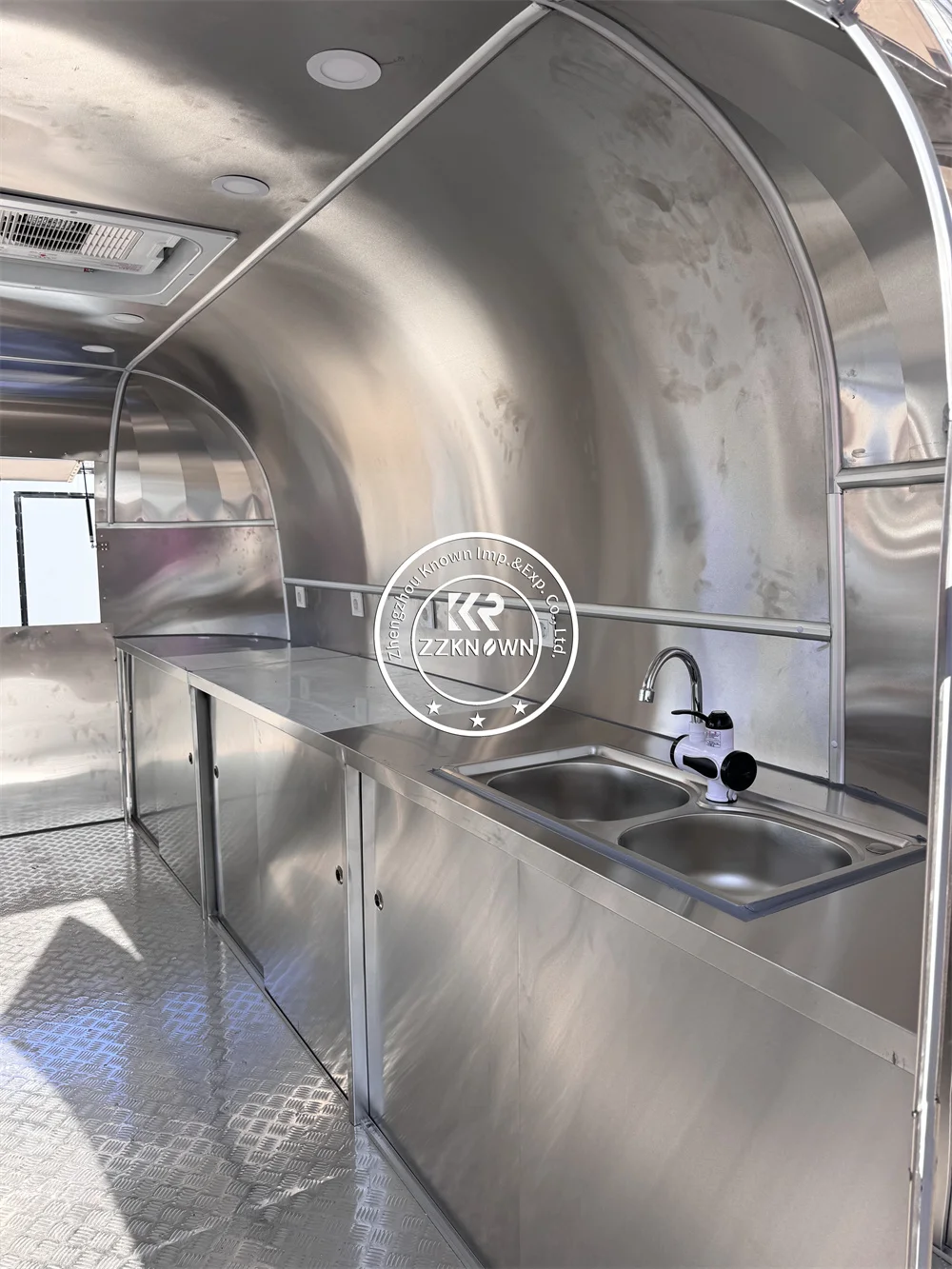 Street Food Trailer รถเข็นสุนัขร้อนสแตนเลส Airstream Fast Food Truck ห้องครัวมือถืออุปกรณ์ครบครัน Ice Cream Kiosk