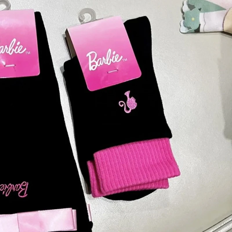 女性のバービー刺繍ミッドチューブ靴下、女子かわいい靴下、ピンク、黒と白、汎用性、シリーズ、新