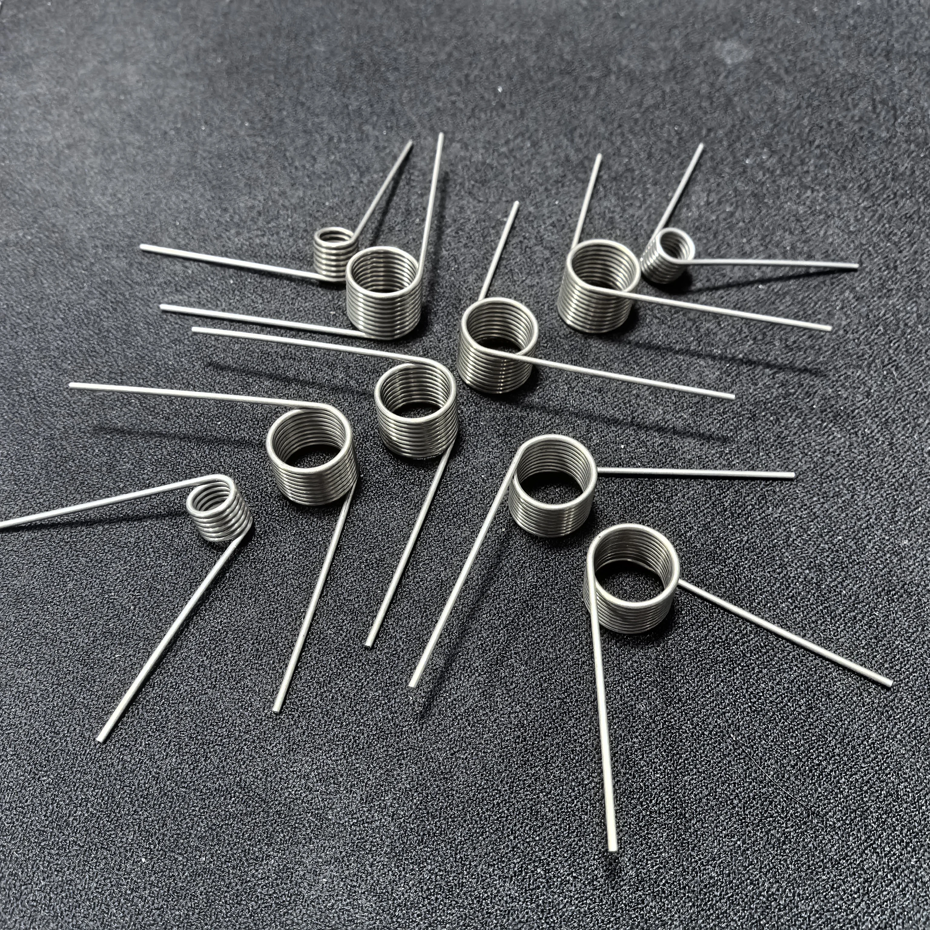 0,7 mm Drahtdurchmesser Präzisions-Torsionsfeder Hochfeste V-förmige Feder kann individuell angepasst werden 60 ° /90 ° /120 ° /180 ° – Detail 7