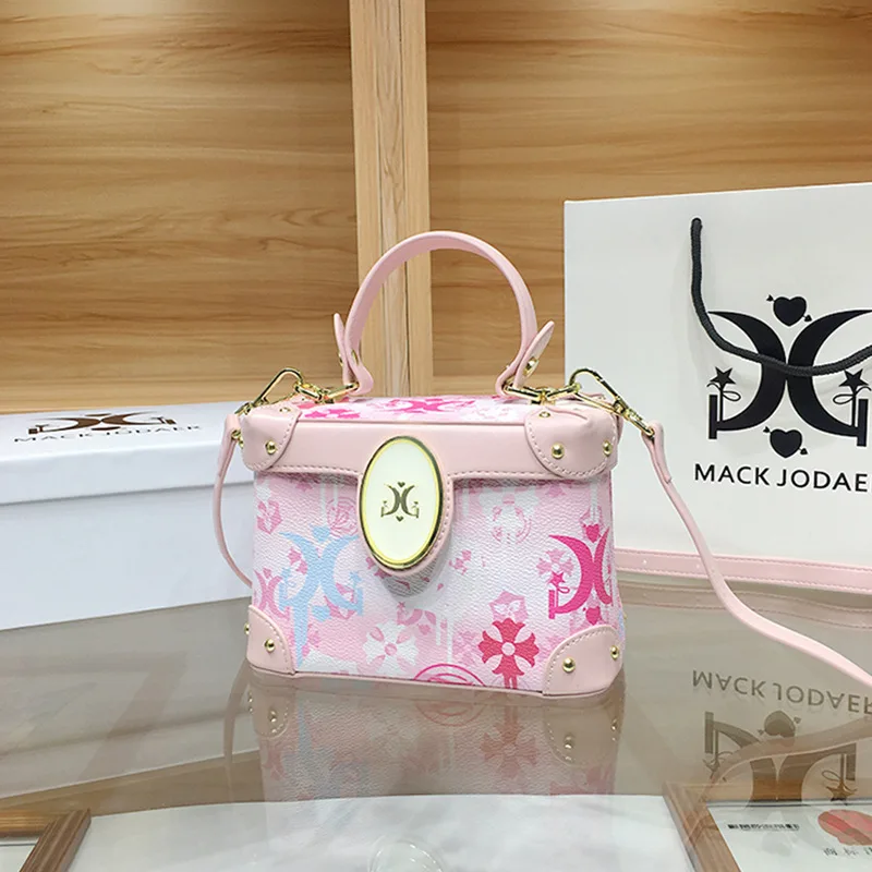 

Unique Minimalist Vintage Diaper Bag For Women Elegant Luxury Designer Leather Large Capacity Fashionable Shoulder Bag