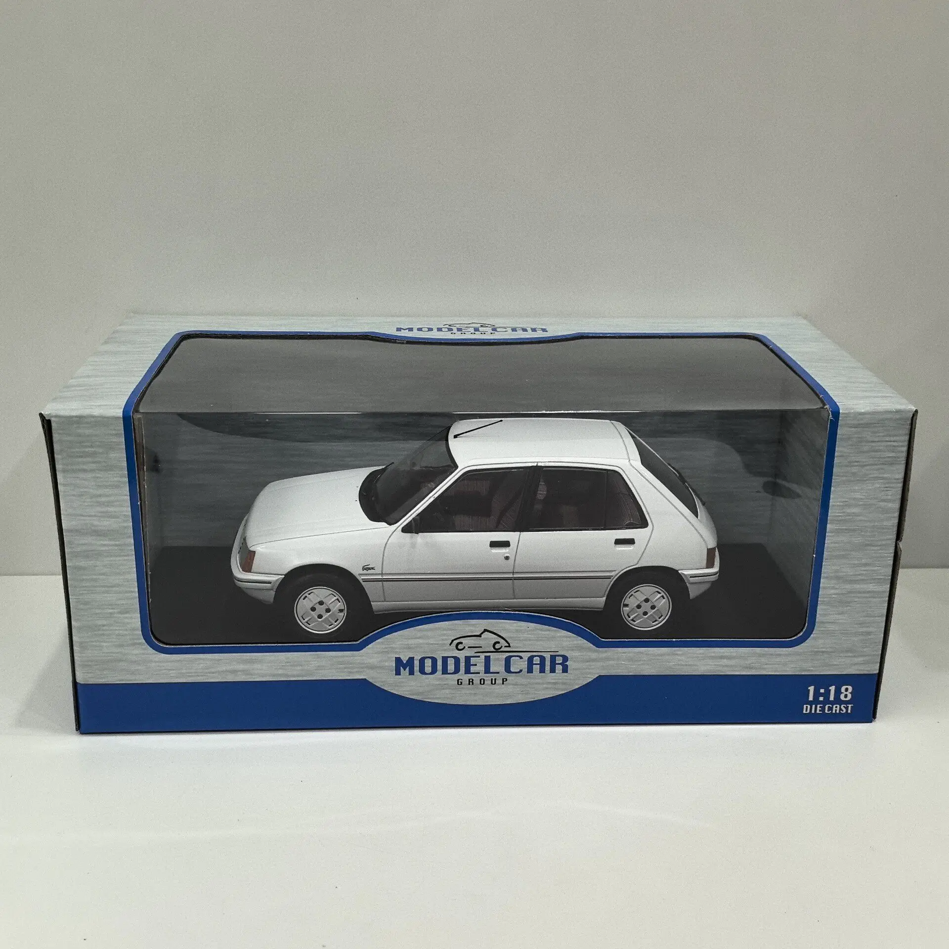 

Масштабная модель автомобиля PEUGEOT 205 69 из сплава, 1:18, Diecast MCG