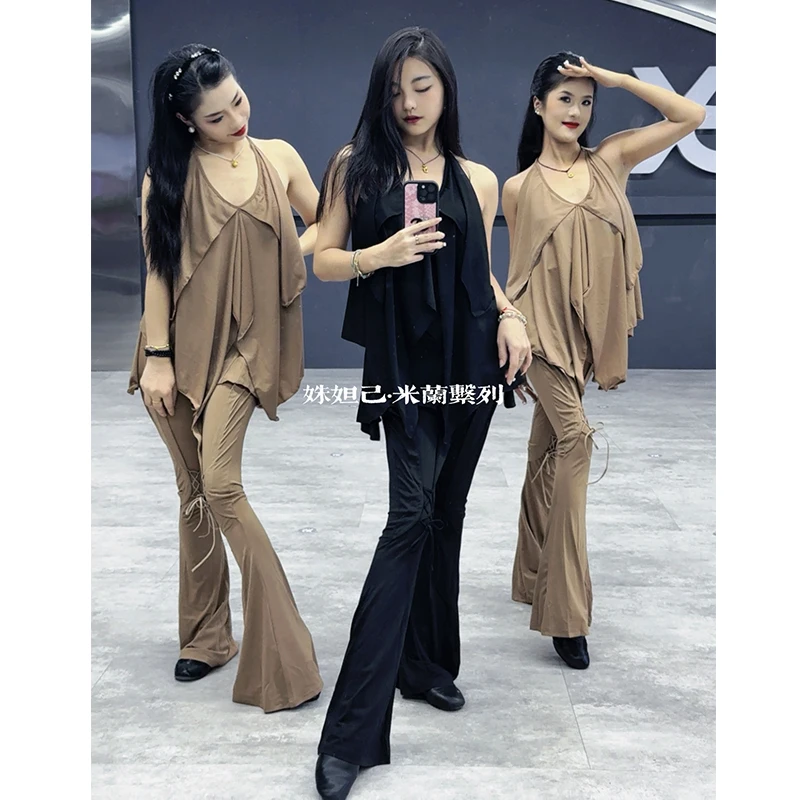 Vêtements d'entraînement de danse latine pour femmes, hauts irréguliers, pantalons évasés, sans manches, kaki, noir, costume Rumba Chacha, vêtements de danse DNV25116
