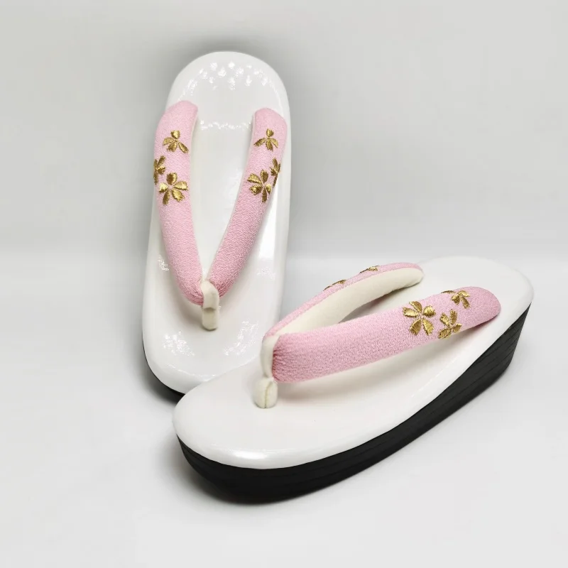 

Women's Geta Sandals: Mid-Heel Japanese Zori with Thong Strap - Embroidered Footwear for Yukata, Kimono & Cosplay