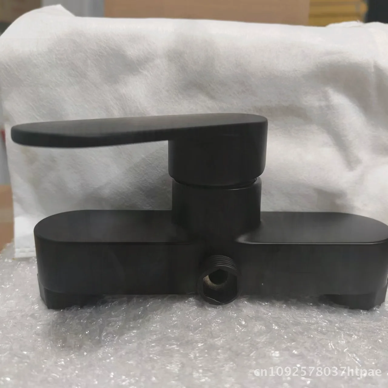 

Concealed Copper Shower Mixing Valve Hot And Cold Water Faucet for Bathtub Solar Water Heater Modern Minimalist Design