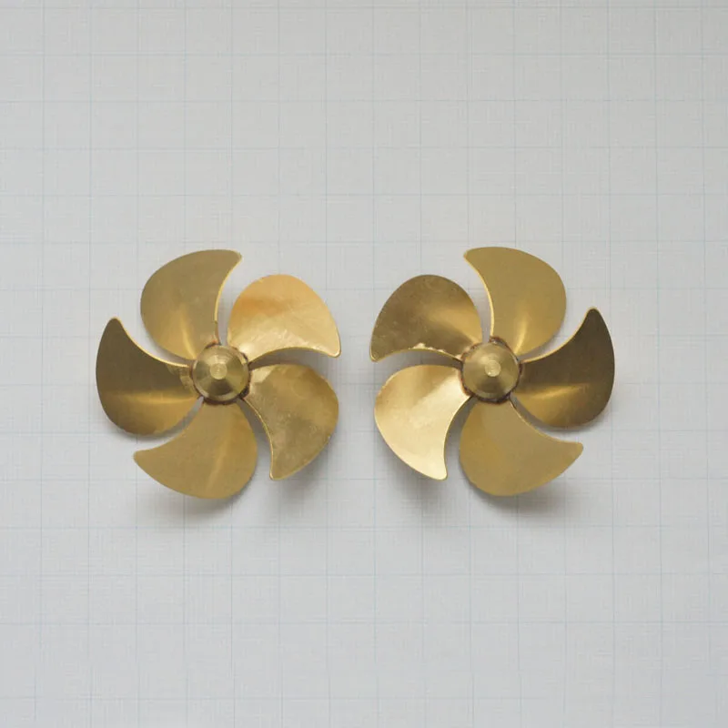 

1Pair Dia 52mm 5-Blade Paddle Shaft Hole 4mm Hub Height 20mm Brass Positive Negative Propeller for 1/100 RC Model Boat Ship