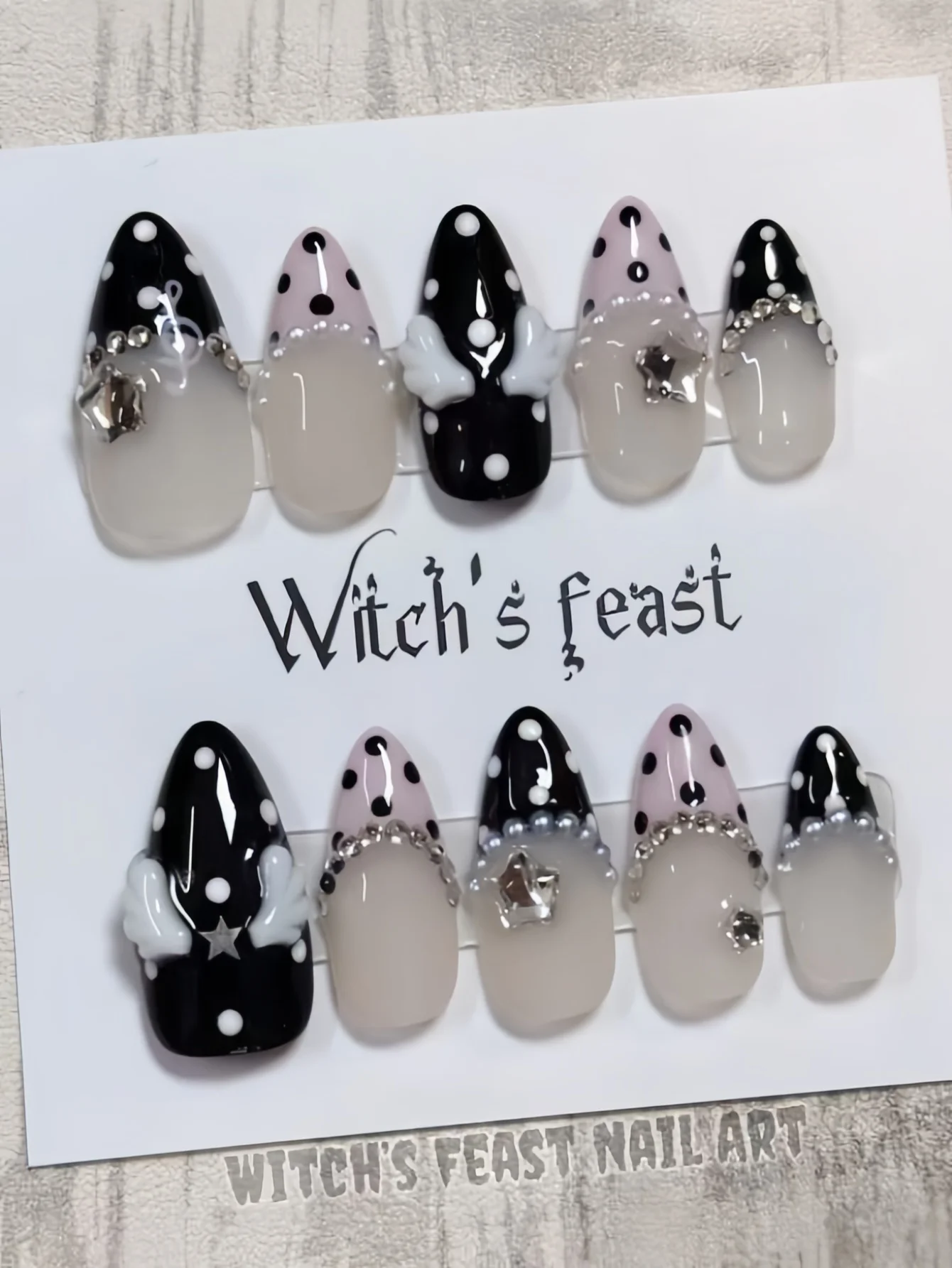10-Piece Set of Black Polka Dot Little Angel Wing Nails, Cute and with a Dark Vibe The Nail Tips Are Lightweight and Adhere Well, and Can Be Worn Repeatedly Without Damaging the Natural Nails. They Are Suitable for Yabi Fashion, Dates, and Halloween.