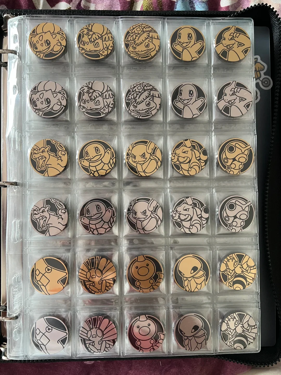 

Подлинная коробка для монет-сюрприз 151c, 2025 г., оригинальные коллекционные карточки из ПТКГ, собранные новые удащенные китайские карты «Алый и фиолетовый»