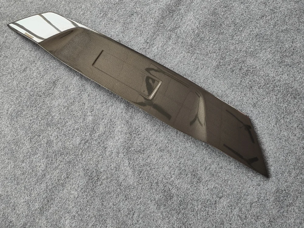Suitable for the 09-14 Ferrari California Upgraded Carbon Fiber Rear Spoiler Decorative Panel Body Kit
