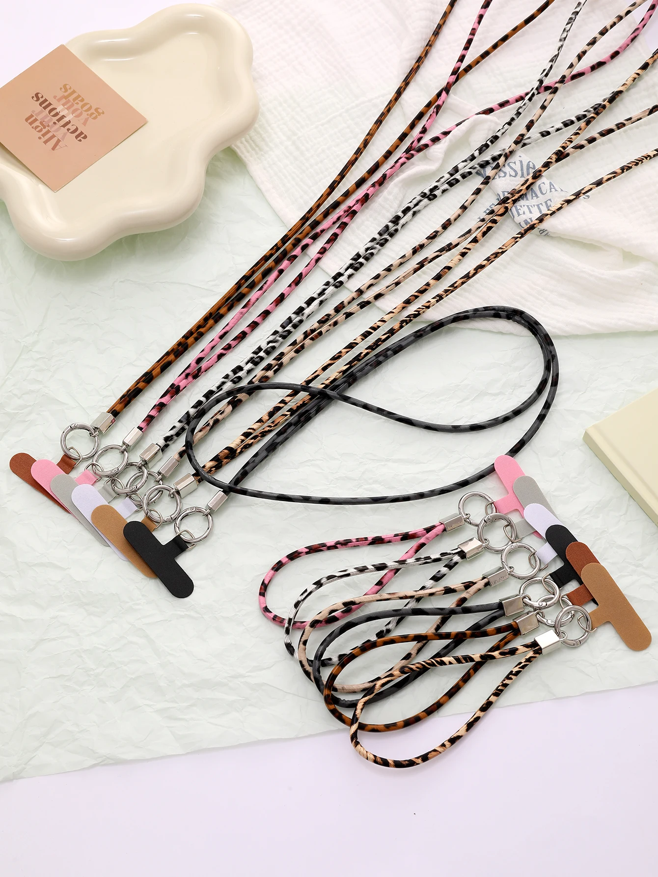 

New Fashionable And Versatile Leopard Print Reversible Shoulder Chain Wrist Style Mobile Phone Hanging Chain With Card