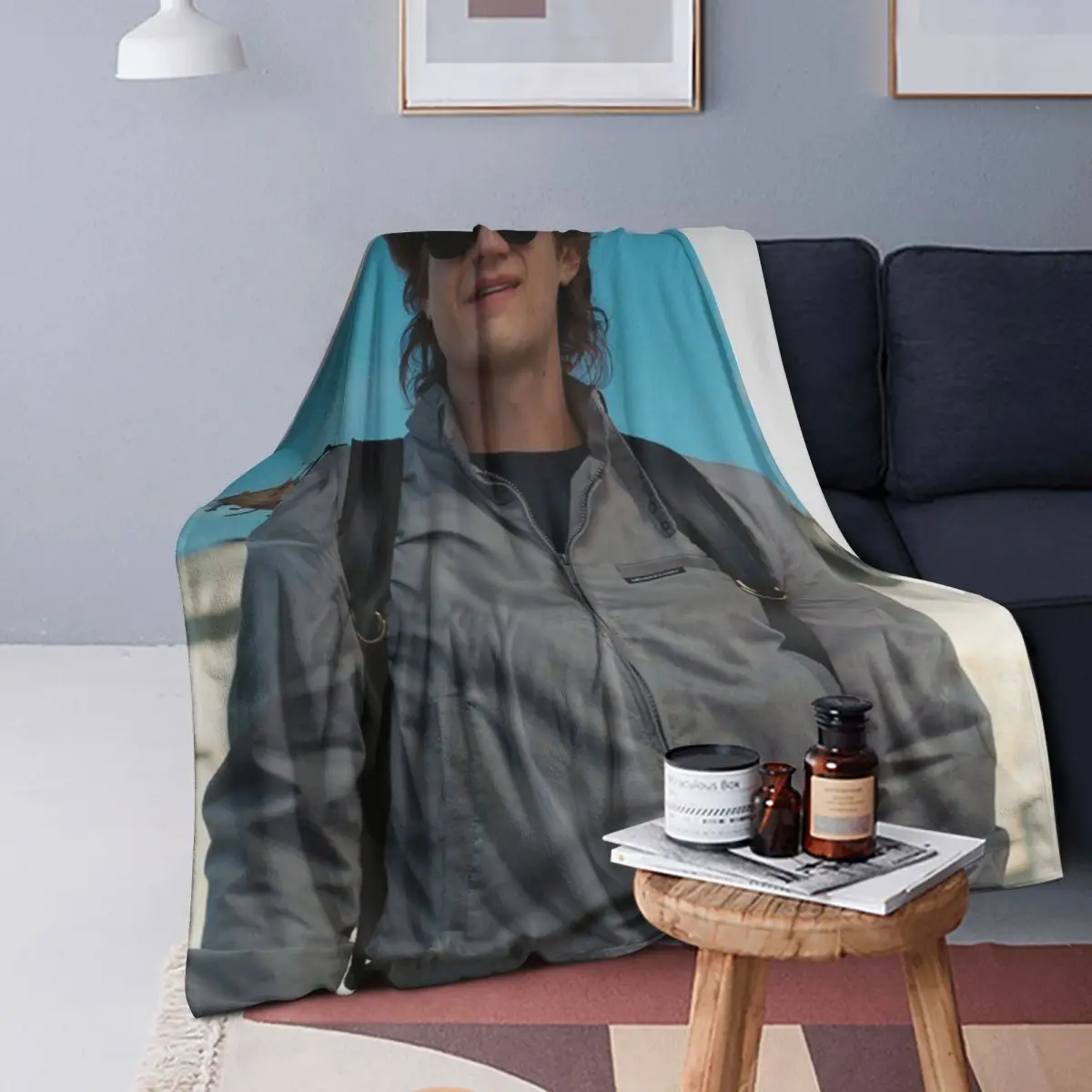 

Joe Keery Actor Blanket Soft Warm Flannel Throw Blanket Bedspread for Bed Living room Picnic Travel Home Sofa