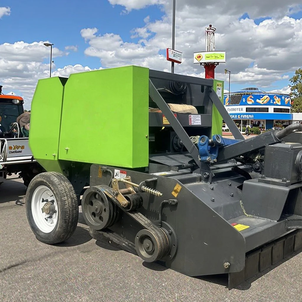 Industrial heavy straw baler with hydraulic compression system