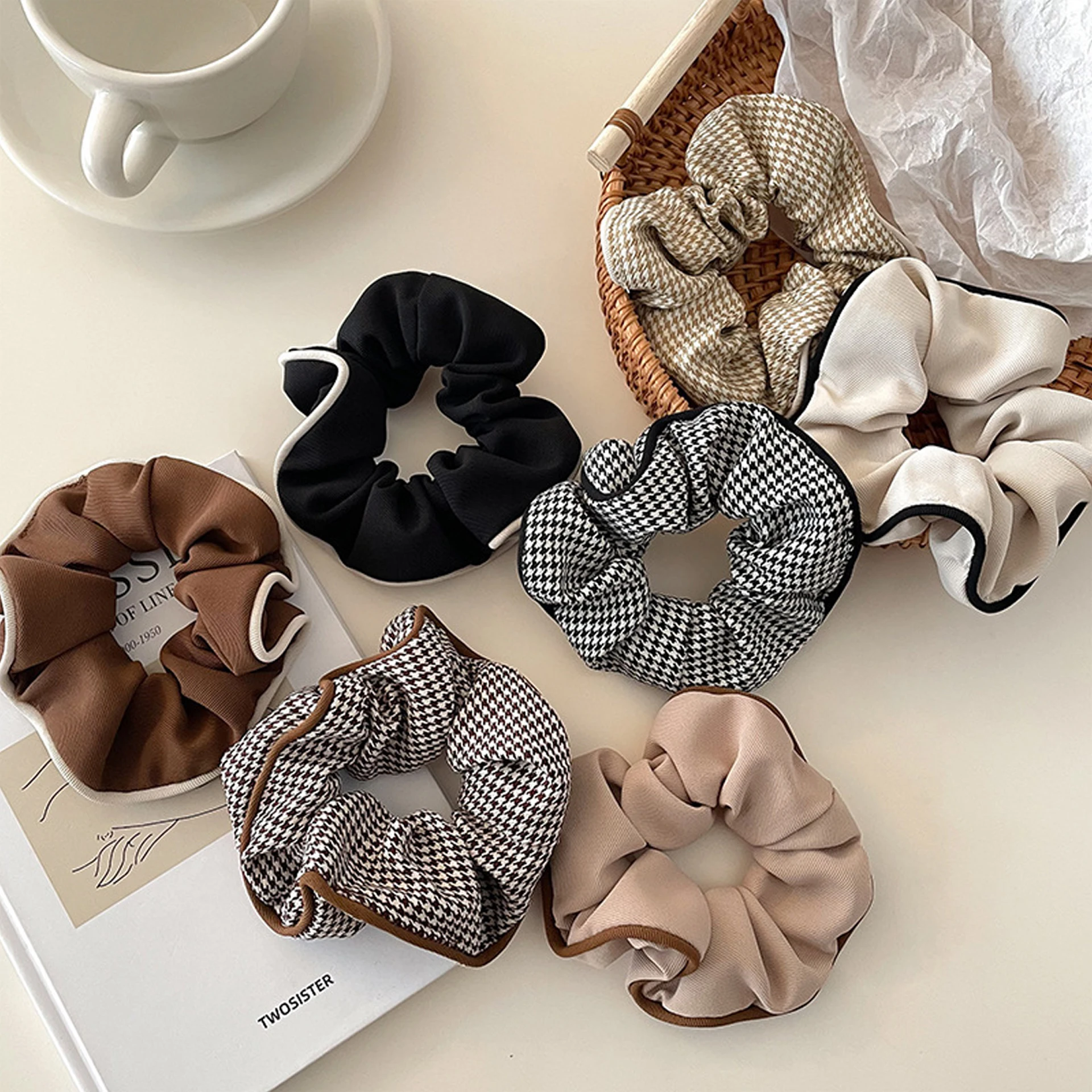 

7PCS autumn and winter black and white coffee-colored Korean-style plaid elegant minimalist hair ties, made from cotton and line