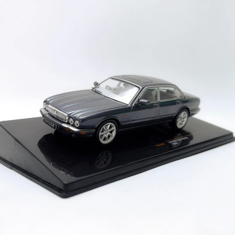 

IXO Diecast 1:43 Scale JAGUAR XJ8 X308 1998 Car Alloy Simulation Vehicle Model Adult Collection Decoration Gift Toys Display
