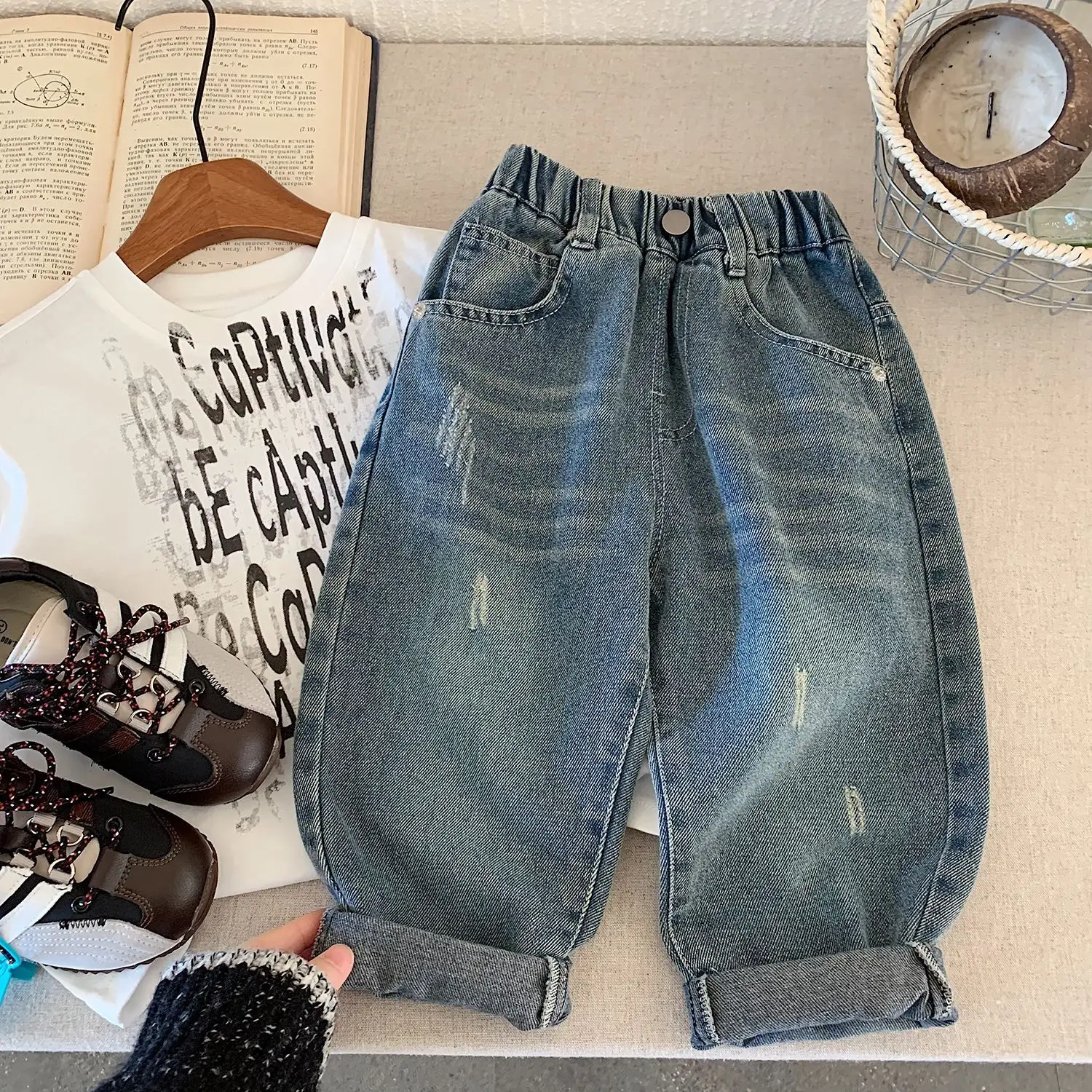 2026 Spring New Baby Ripped Jeans Kids Simple Denim Pants Boys Girls Casual Trousers Fashion Children Clothing