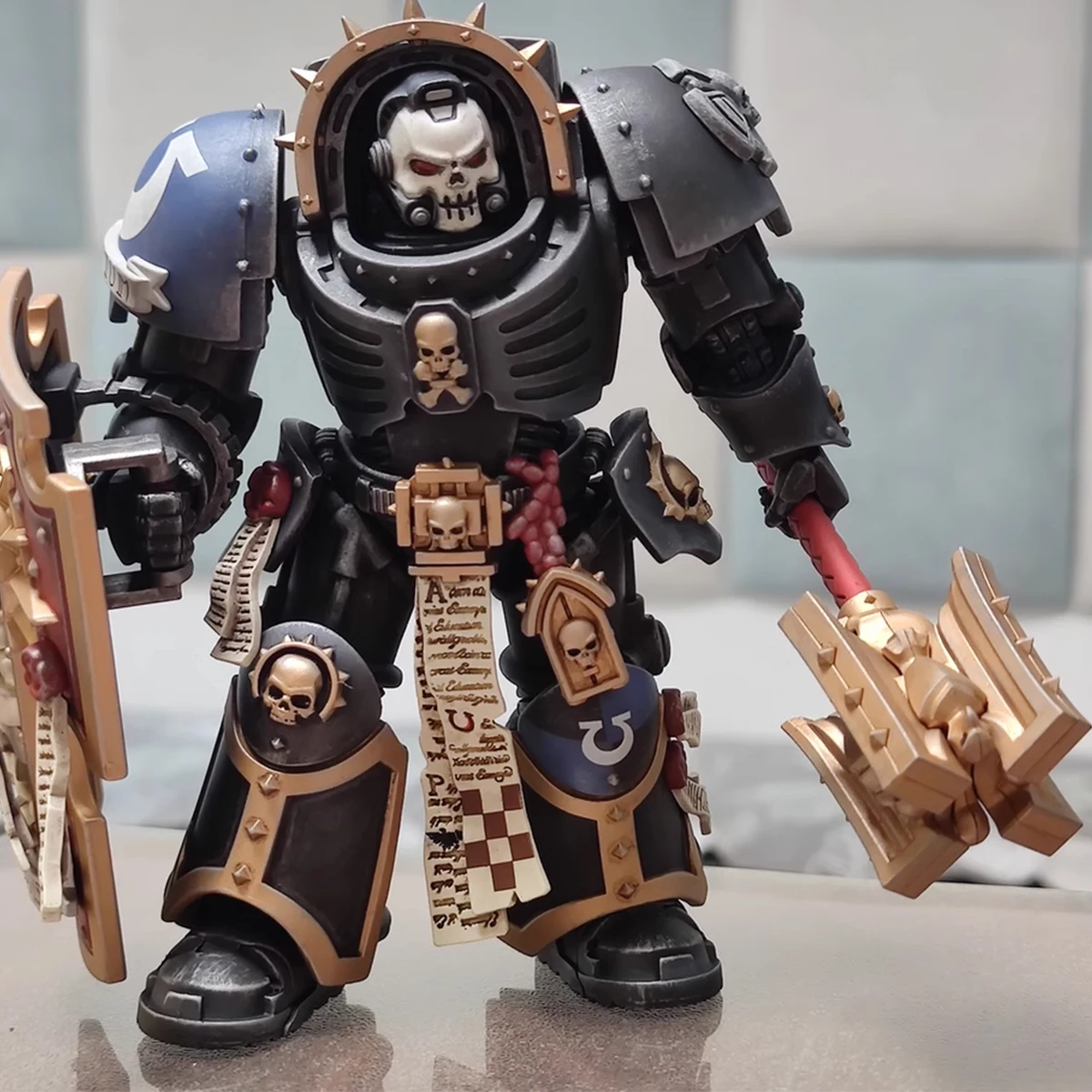 Joy Toy Warhammer 40K Actionfigur Ultramarines Kapellenin im Terminator Rüstung Gemeinsame bewegliche Figur Sammlung Modell Spielzeug Geschenk