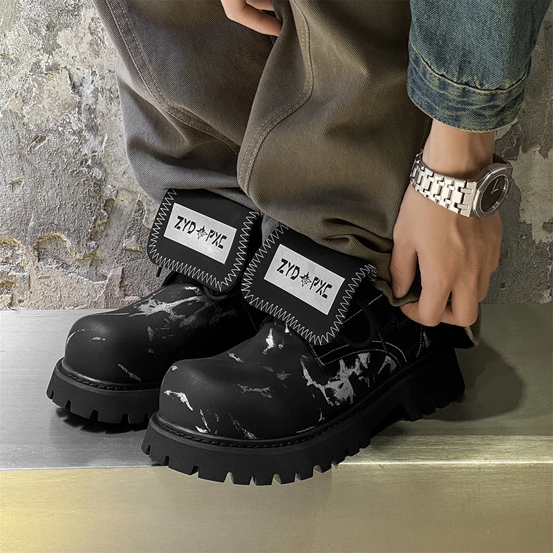 

Мужская повседневная обувь на толстой подошве. Роскошный дизайнерский модный стиль. Уличная молодежная обувь для отдыха на открытом воздухе.