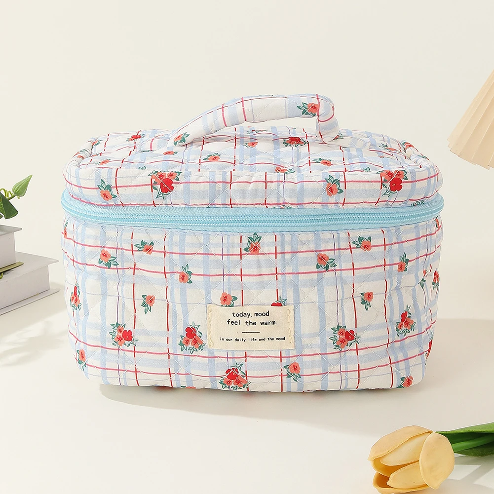 

Women Aesthetic Toiletry Purse Printed Cotton Quilted Makeup Storage Handbag Large Capacity Zipper Closure Female Travel Bag