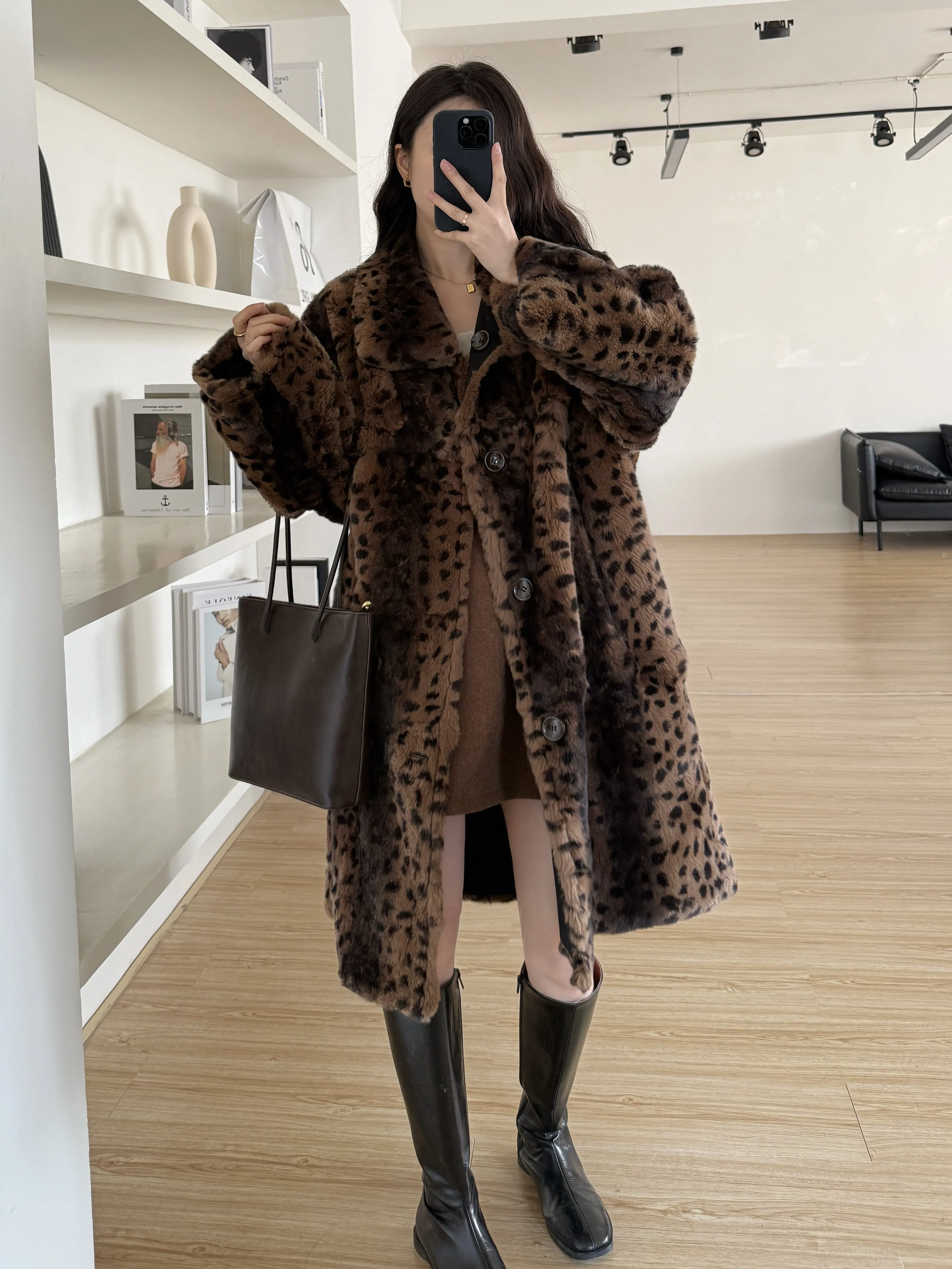 This long elegant 2025 winter new style coat, which worn on both sides make you look slimmer, is a feminine and youthful design