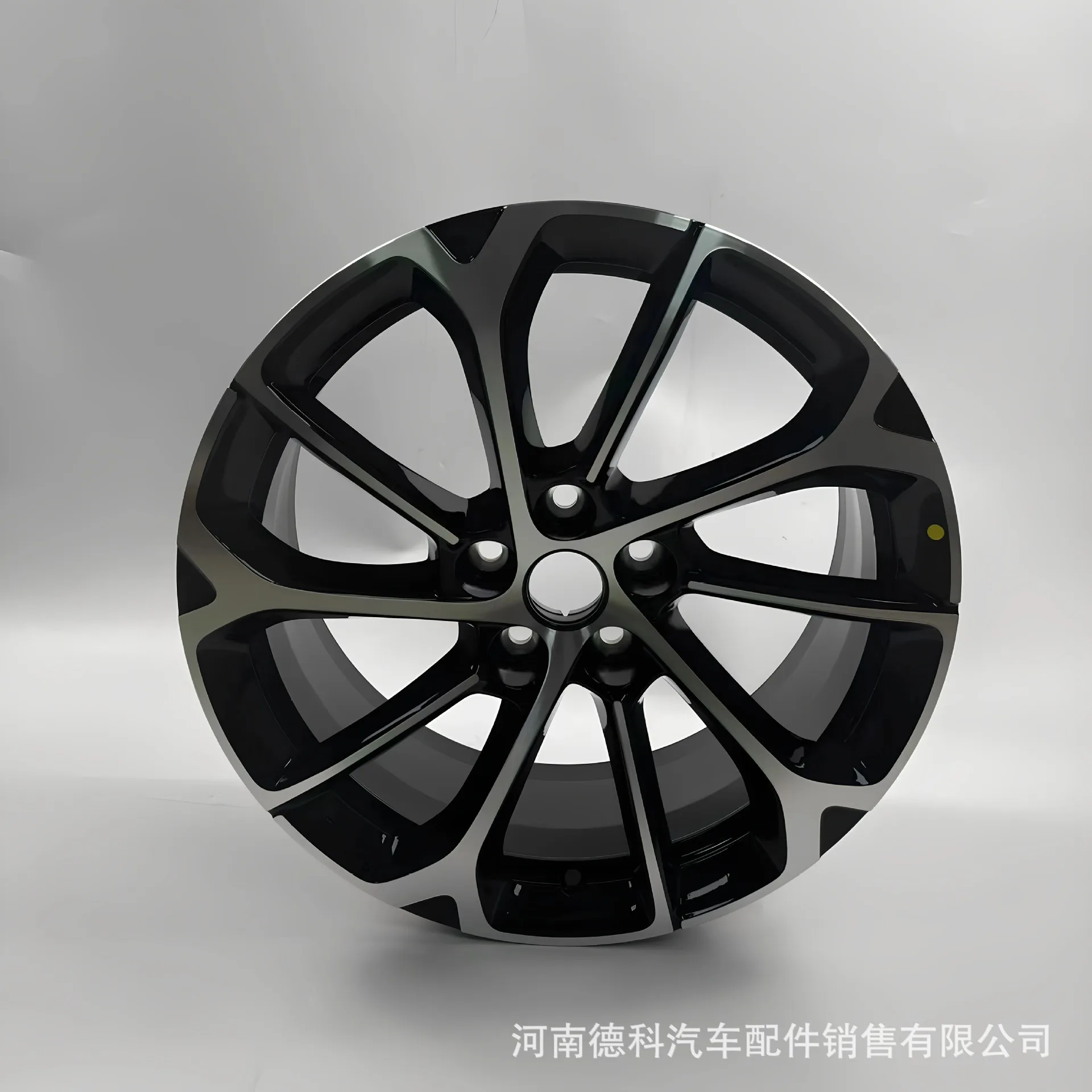 

The list price is oneApplicable to:Suitable for Xiaopeng P7 wheel hub 18-inch wheel hub new original and genuine matching alumin