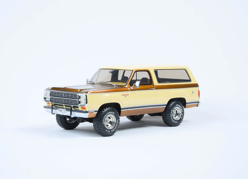 

BOS 1:18 For Ramcharger 1979 SUV Classic Cars Limited Edition Resin Metal Static Car Model Toy Gift