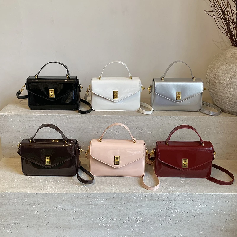 

Unique Minimalist Stylish Casual Fashionable Crossbody Bag For Women With Trendy Design Letter Logo